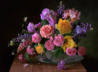 Lebhaftes Blumenstillleben