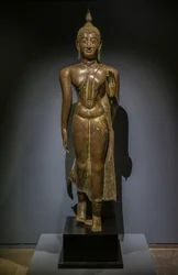 Buddha gehend. Thailand. Thailändische Kunst von Sukhothai, 15.-16. Jahrhundert