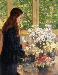 Junges Mädchen mit Vasen voller Blumen