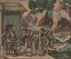 Sklaven gießen Erz vor europäischen Soldaten. Im Hintergrund arbeiten Sklaven in den Minen, 1595.