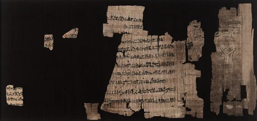 Blatt mit hieratischer Inschrift über Neskhonsu, die Sängerin des großen Gottes Amun