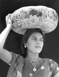 Frau in Tehuantepec, Mexiko, 1929