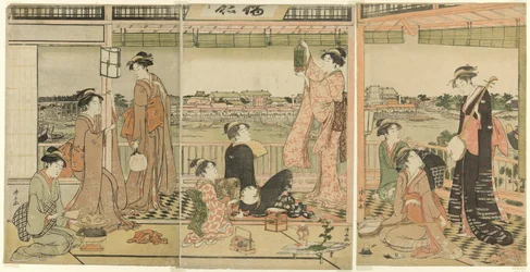 Eine Gesellschaft betrachtet den Mond über dem Sumida-Fluss