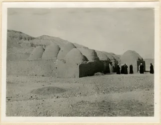 Kloster der Heiligen Theodor und Acladio, Medinet Habu, Ägypten, Fotografie von Ugo Monneret de Villard