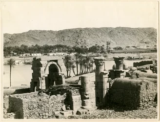 Tempel des Osiris, vor der Restaurierung, Bigeh-Insel, Ägypten, Fotografie von Ugo Monneret de Villard