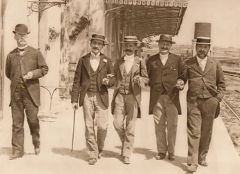Eine Gruppe von Herren beim Spaziergang, 1937