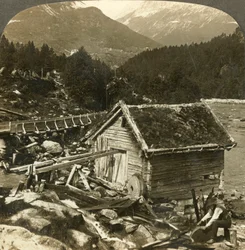 Eine aus Holz gebaute Mühle und ein Wasserrad-Schleifstein am Stalheimsfluss, Naerodal, Norwegen, um 1905