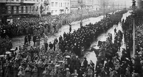 Eine Trauerzeremonie für die Opfer der Februarrevolution, Russland, 5. April 1917
