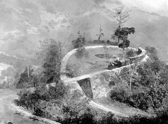 Eine einzelne Schleife in der Darjeeling Himalaya Eisenbahn, Indien, um 1910