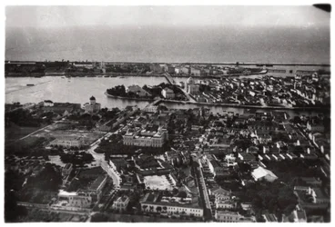Luftaufnahme von Recife, Brasilien, aus einem Zeppelin, 1930-1933
