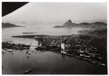 Luftaufnahme von Rio de Janeiro, Brasilien, aus einem Zeppelin, 1930-1933