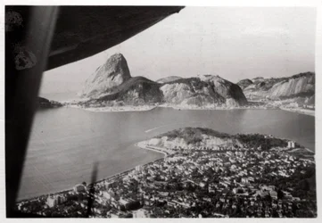 Luftaufnahme von Rio de Janeiro, Brasilien, aus einem Zeppelin, 1930-1933
