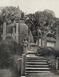 Ambatthala Dagoba in Mihintale, Ruhestätte der Reliquien des Mahinda, erbaut 275 v. Chr., 1926