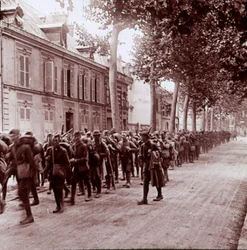Bewaffnete Truppen, Chateau Thierry, Frankreich, ca. 1914-1918