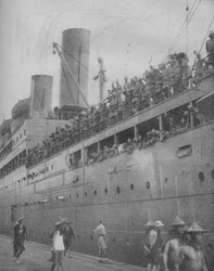 In Singapur kommen indische Truppen an, um an der Verteidigung des großen Festungshafens teilzunehmen, 1941