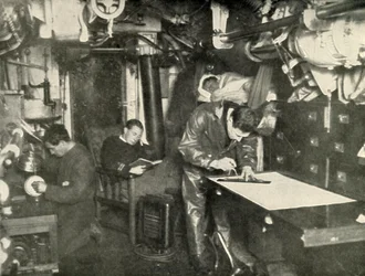 Am Grund des Meeres. Im Offiziersraum eines U-Boots, 1919