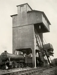 Automatische Kohlenverladung am Bahnhof Hornsey, Middlesex, 1935