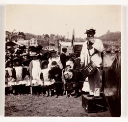 Strandunterhalter, um 1905