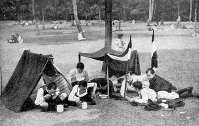Jungen beim Zelten, Berlin, Deutschland, 1922