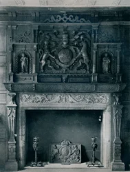 Kamin mit den Wappen von James I., um 1606: aus dem Alten Palast, Bromley-By-Bow, 1945