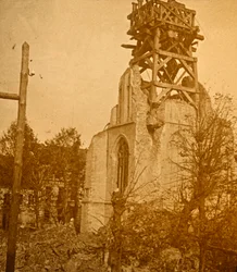 Beschädigte Kirche