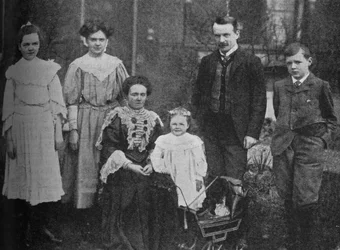 David Lloyd George - Der große Staatsmann umgeben von seiner Familie
