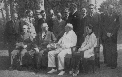 Ost trifft West im Pazifiksieg-Konklave, 1943-44
