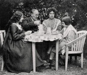 Emile Zola, französischer Romanautor, mit seiner Familie, 1899