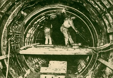 Erweiterung von Tunneln der City and South London Railway, zeigt neue und alte Durchmesser, 1930