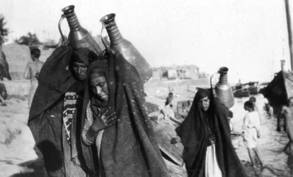 Weibliche Wasserträger, Amarah, Irak, 1917-1919