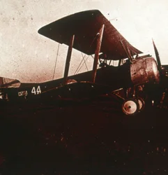 Kampfflugzeug beim Start, ca. 1914-1918