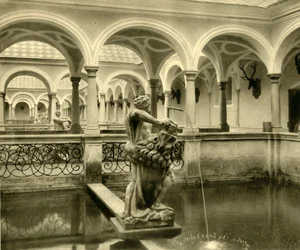 Fischbecken-Skulpturen, Stift Kremsmünster, Oberösterreich, um 1935