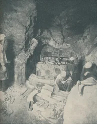 Grabkammer, in der ägyptische Mumien auf die Auferstehung warteten, ca. 1935