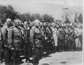 General Anton Denikin mit seinen Stabsoffizieren
