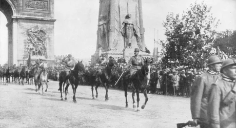 General Montuori und italienische Truppen während der Siegesparade, Paris, Frankreich, 14. Juli 1919
