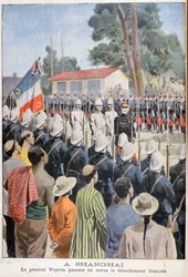 General Voyron inspiziert französische Truppen, Shanghai, 1900