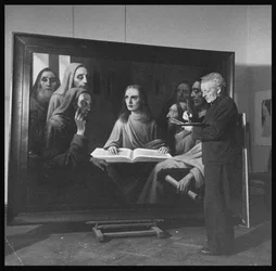 Han van Meegeren malt Jesus unter den Ärzten, 1945
