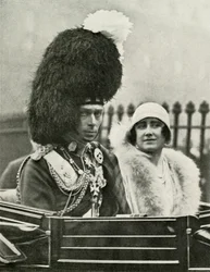 Seine Majestät in Highland-Kleidung bei der Ankunft an der St. Giles Kathedrale, Edinburgh, 1929, 1937