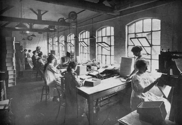 In der Schachtelfabrik, 1919