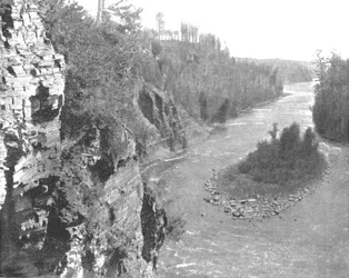 Kaministiquia-Fluss, unterhalb der Kakabeka-Fälle, Kanada, um 1900