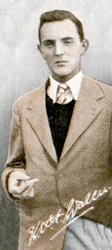 Kenneth Waller, Flieger, 1935