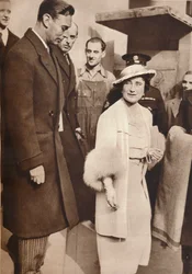 König Georg VI. und Königin Elizabeth verlassen eine Probe für ihre Krönung, 1937