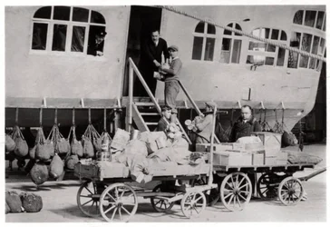 Verladung von Vorräten, Zeppelin LZ 127 Graf Zeppelin, 1933