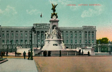 London, Victoria Memorial, ca. 1913