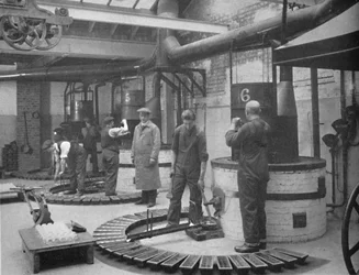 Herstellung von Fryotyp-Druckmetall in der Londoner Gießerei, 1919