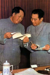 Mao Zedong und Zhou Enlai, chinesische kommunistische Führer, um 1950er