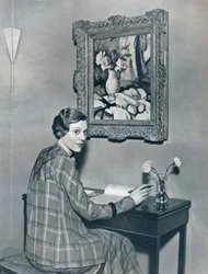 Marie Ney in ihrer Wohnung, um 1934