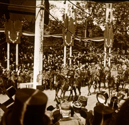 Marschall Ferdinand Foch und General Joseph Joffre während der Siegesparade, Paris, Frankreich, 1918