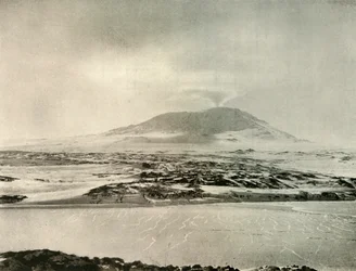 Mount Erebus im Ausbruch am 14. Juni 1908, 1909