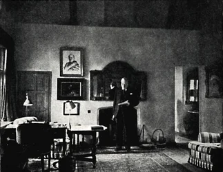Mr. Churchill in seinem Arbeitszimmer in Westerham, 1930er Jahre, 1945